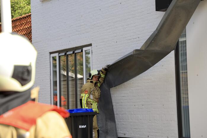 Dakrand komt los door harde wind