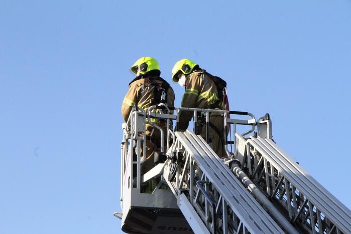 Stuk schoorsteen raakt los door harde wind