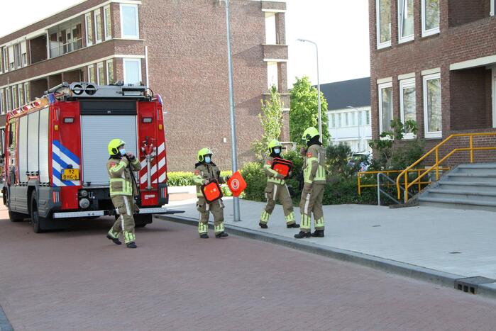 Stuk schoorsteen raakt los door harde wind