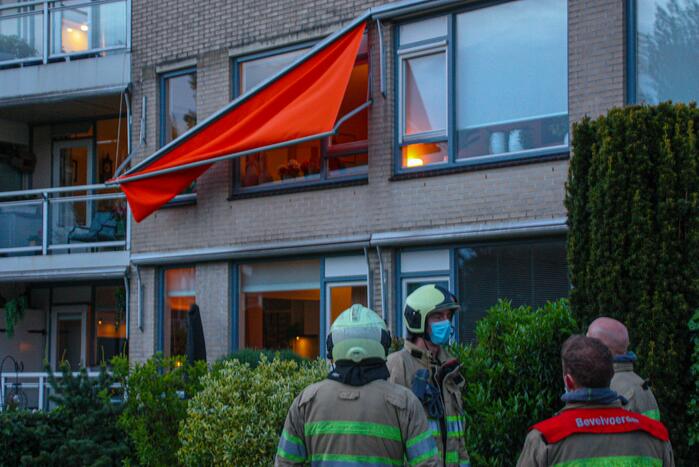 Brandweer ingezet voor loshangend zonnescherm