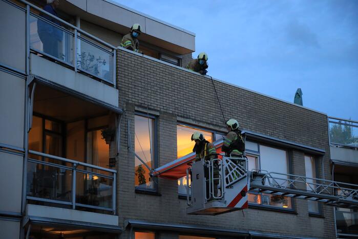 Brandweer ingezet voor loshangend zonnescherm