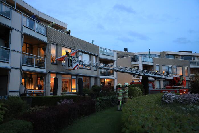 Brandweer ingezet voor loshangend zonnescherm