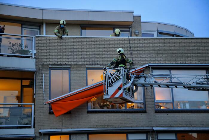 Brandweer ingezet voor loshangend zonnescherm