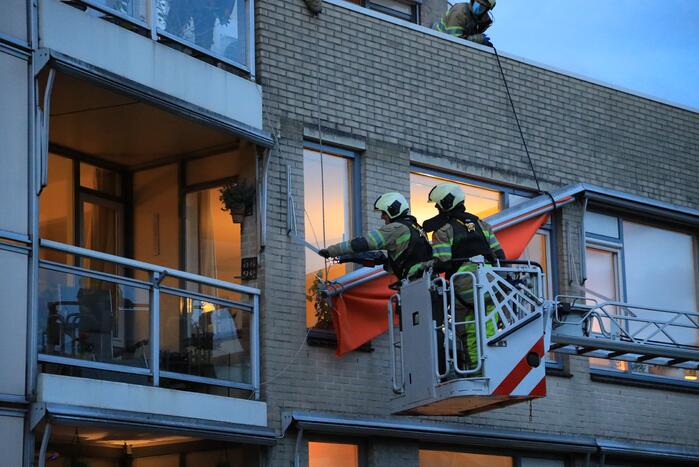 Brandweer ingezet voor loshangend zonnescherm