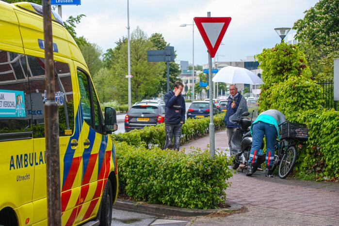 Gewonde bij ongeval tussen scooter en fietser