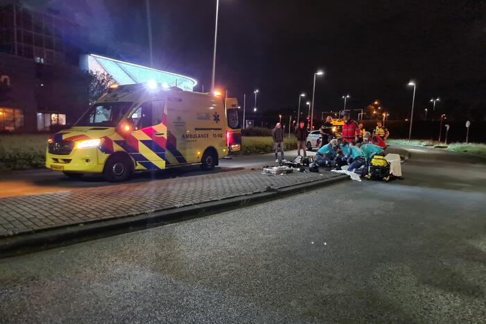 Persoon zwaargewond na ongeval met motorscooter