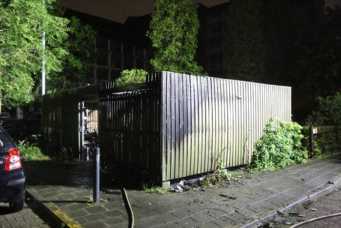 Fietsenstalling vliegt in brand, meerdere scooters verwoest