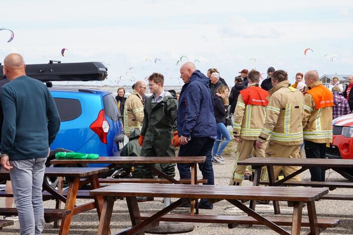 Personenauto belandt in de zee