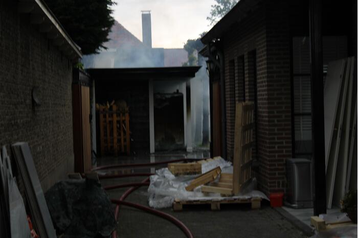 Flinke brand in schuur van woning