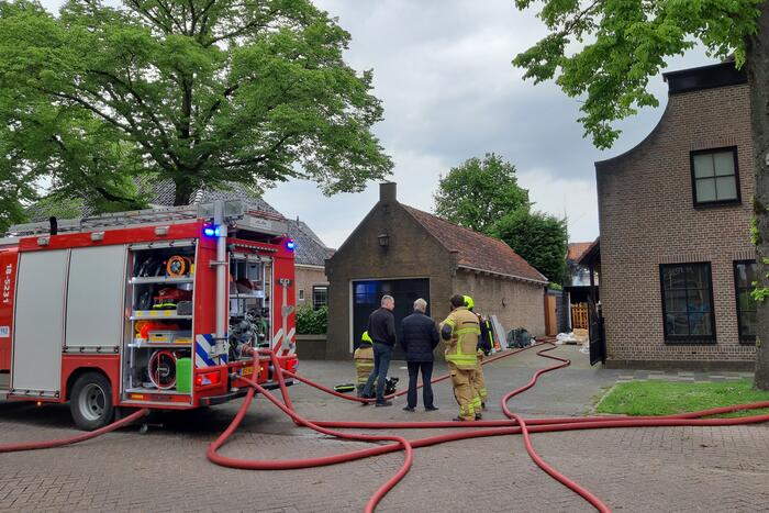 Flinke brand in schuur van woning