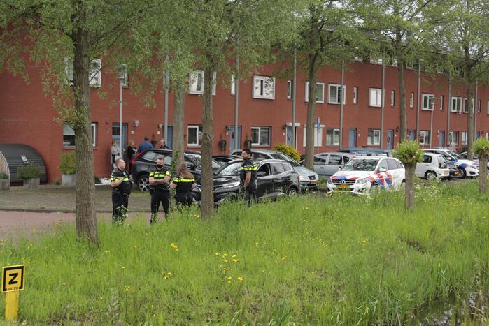 Auto belandt in sloot