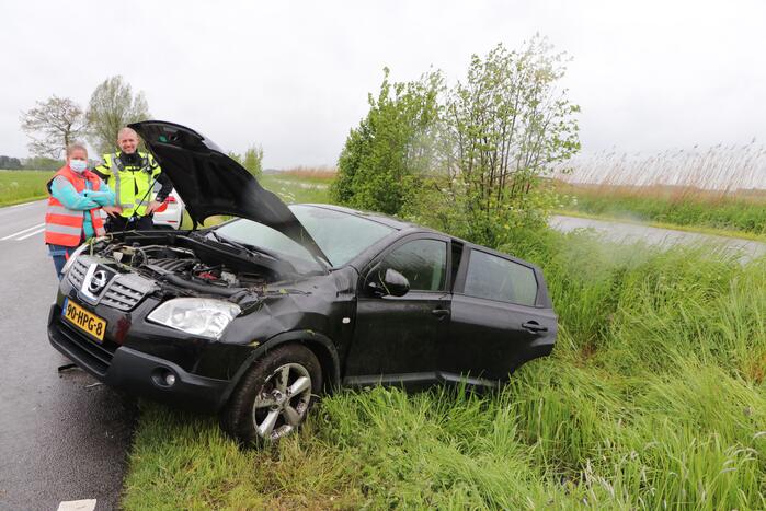 Auto slaat over de kop na ongeval
