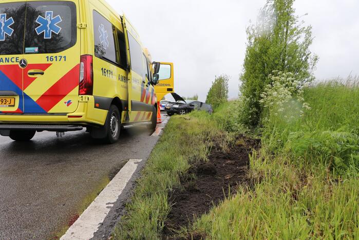 Auto slaat over de kop na ongeval