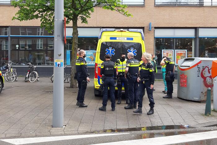 Persoon gewond door steekpartij bij Albert Heijn
