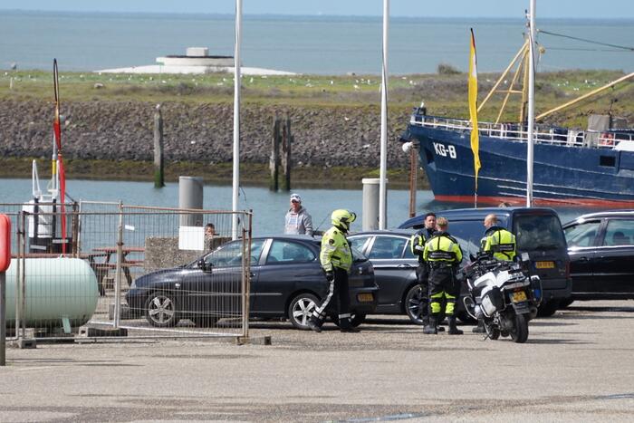 Illegale vissers aangehouden bij stormvloedkering