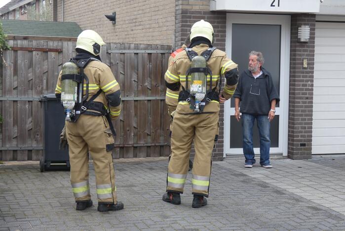 Brandweer verricht onderzoek naar gaslucht