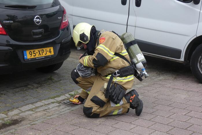 Brandweer verricht onderzoek naar gaslucht