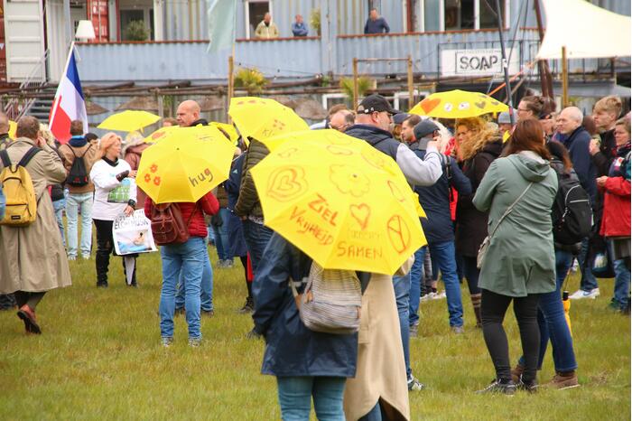 Demonstranten demonsteren tegen kabinetsbeleid