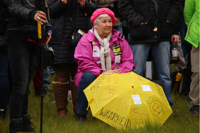 Demonstranten demonsteren tegen kabinetsbeleid