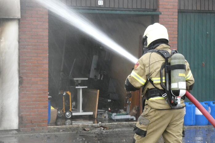 Meerdere schuren verwoest door uitslaande brand