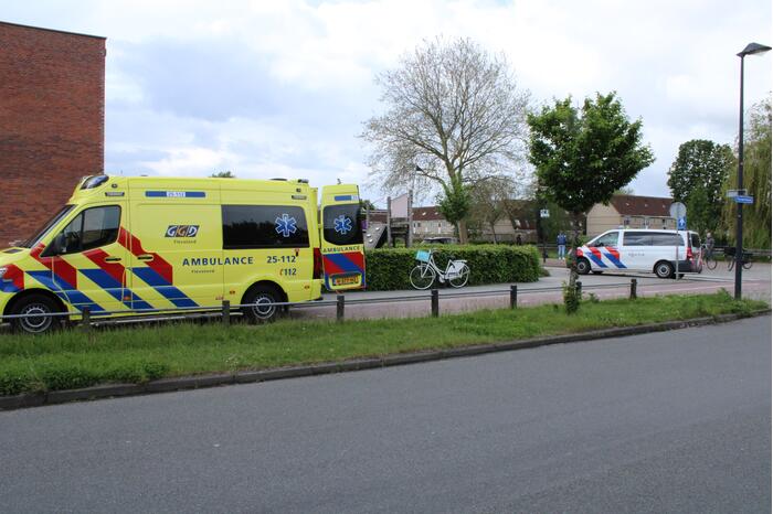 Man onderuit met vouwfiets