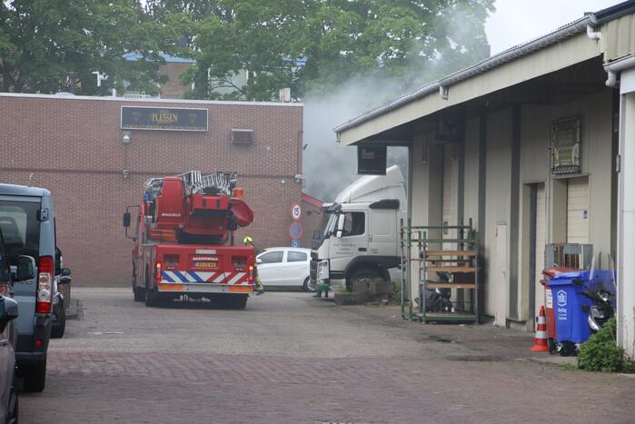Enorme rookwolken bij brand Athos Klokkenfabriek