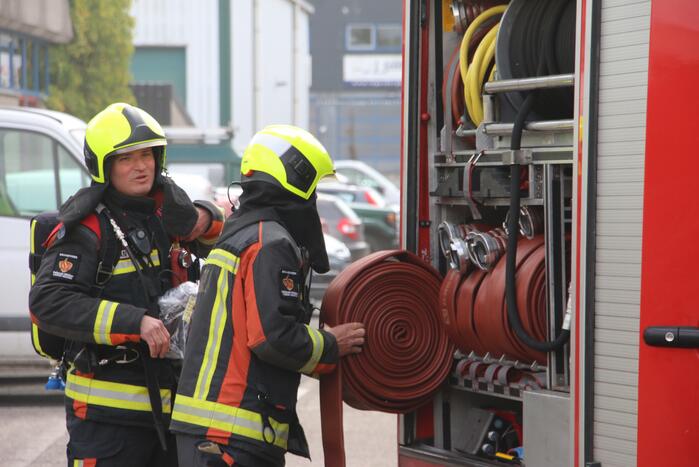 Enorme rookwolken bij brand Athos Klokkenfabriek