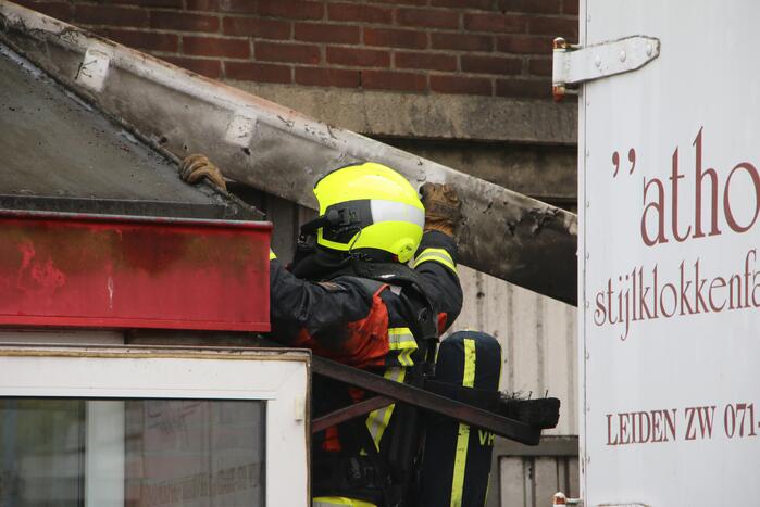 Enorme rookwolken bij brand Athos Klokkenfabriek