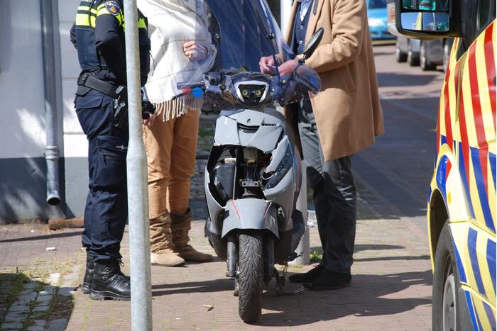 Scooterrijder gewond bij botsing met auto