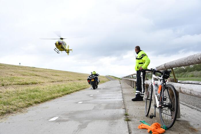 Wielrenner zwaargewond na val