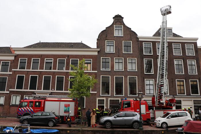 Brand op dak van woning