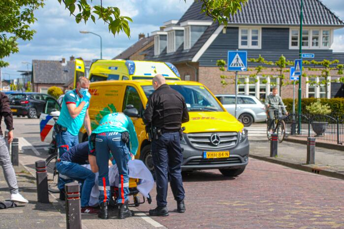 DHL-bus botst op meisje met step