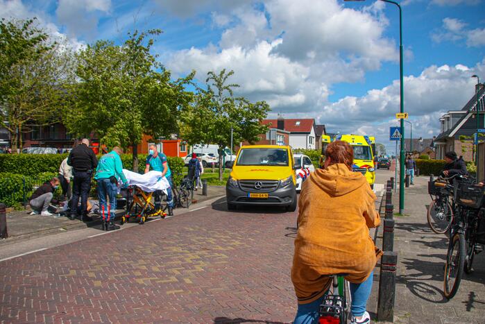 DHL-bus botst op meisje met step