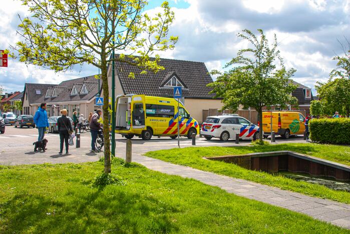 DHL-bus botst op meisje met step