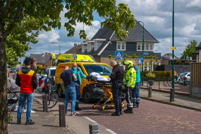 DHL-bus botst op meisje met step