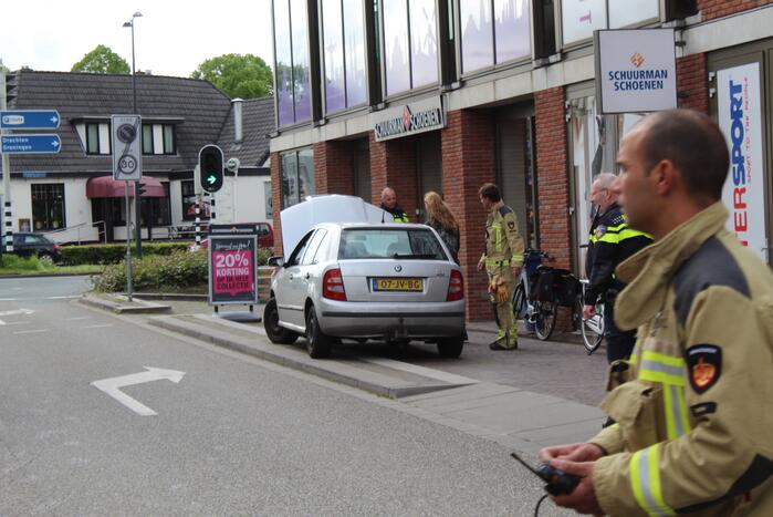 Auto in brand in parkeergarage