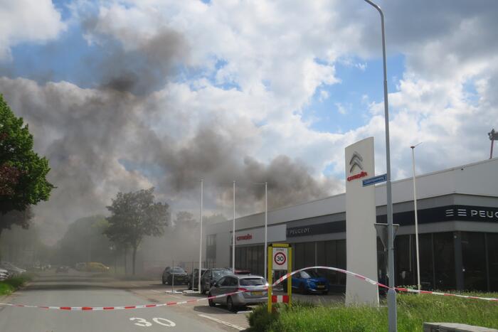Grote brand in Citroën-garage Visscher PGH Tiel