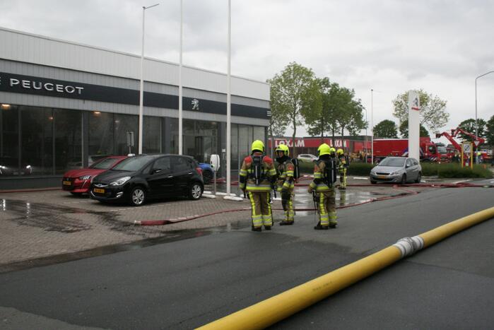 Grote brand in Citroën-garage Visscher PGH Tiel