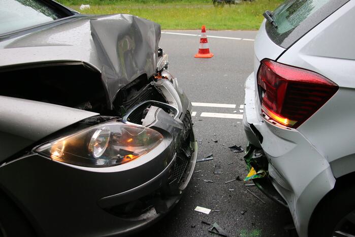 Ongeval tussen drie voertuigen