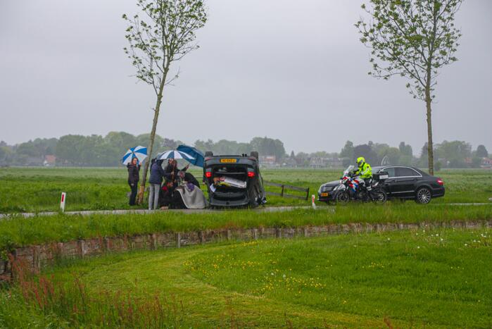 Gewonden nadat auto over de kop slaat