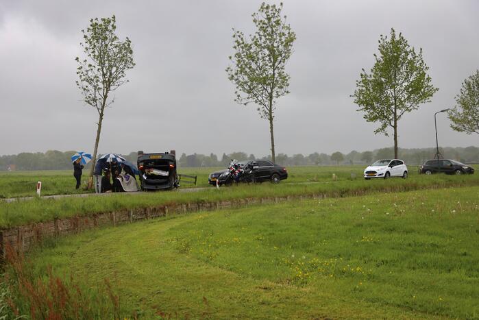 Gewonden nadat auto over de kop slaat