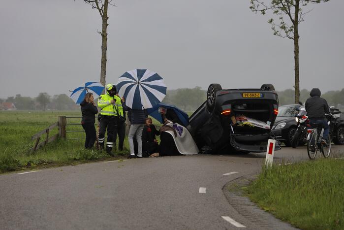 Gewonden nadat auto over de kop slaat