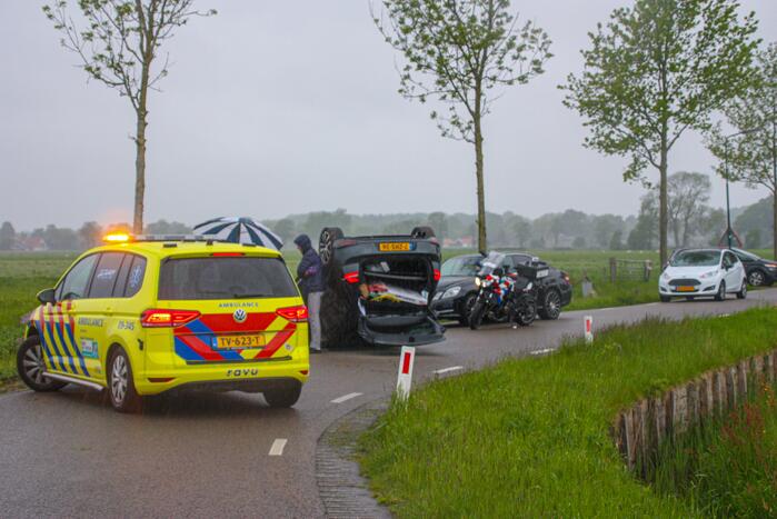 Gewonden nadat auto over de kop slaat