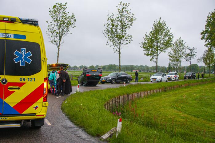 Gewonden nadat auto over de kop slaat