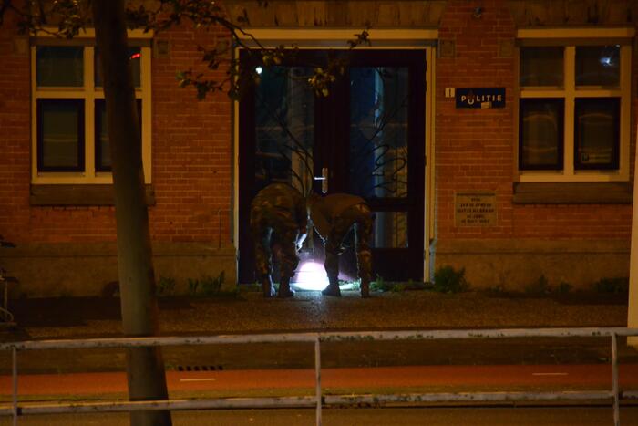 Politiebureau afgezet na vondst verdacht pakket
