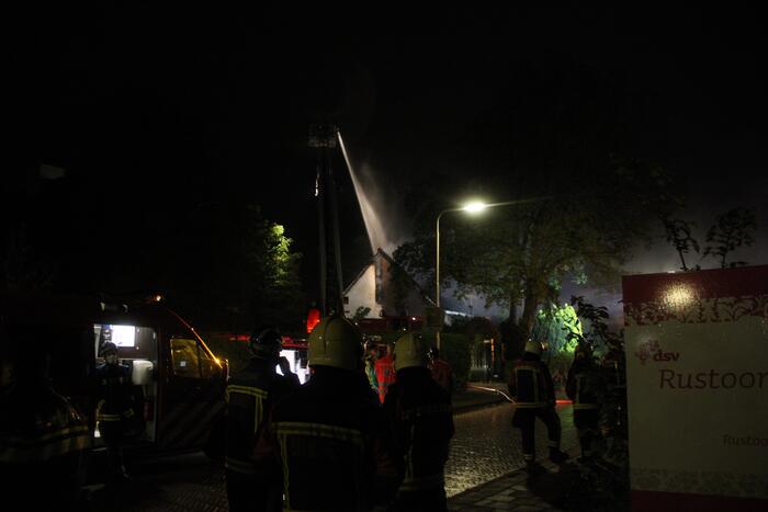 Grote brand in een leegstaand pand