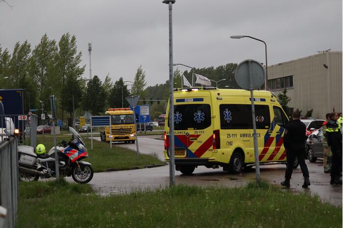 Brommobiel botst op personenauto