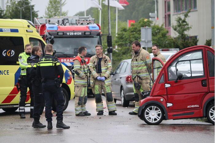 Brommobiel botst op personenauto