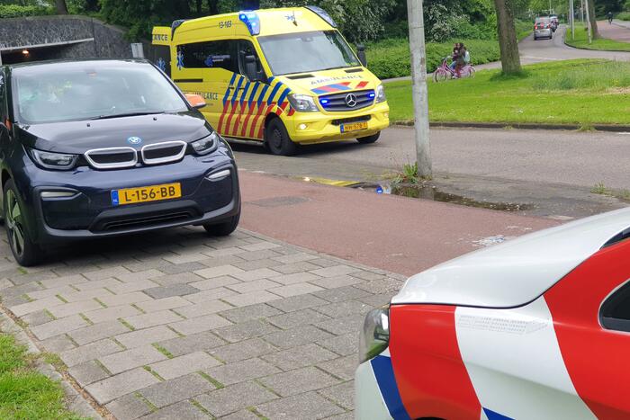 Jonge fietser geschept bij oversteekplaats