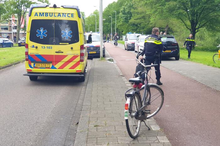 Jonge fietser geschept bij oversteekplaats